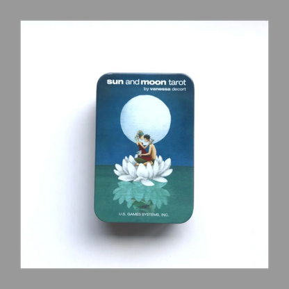 【アウトレット】 サン・アンド・ムーン・タロット（缶入り）　Sun and Moon in a Tin